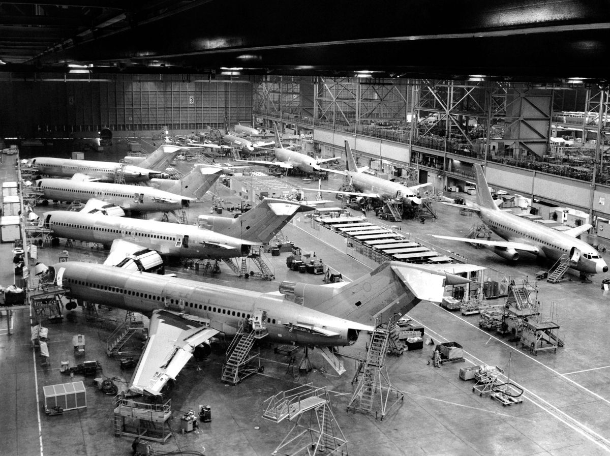 US-BOEING-FACTORYBoeing 727 (L) and Boeing 737 (R) airplanes are seen on the production line of Renton factory in 1977 in Renton, Washington. (Photo by AFP)
