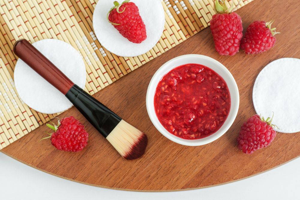 Diy,Raspberry,Mask,In,A,Small,White,Bowl,,Cosmetic,Brush