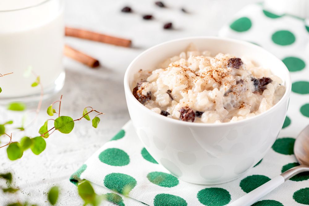 Rice,Pudding,With,Raisins,And,Cinnamon,In,A,White,Ceramic