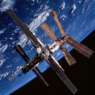 A Mir (jelentése: béke vagy világ) szovjet űrállomás, az emberiség első hosszú távú kutatóállomása a világűrben