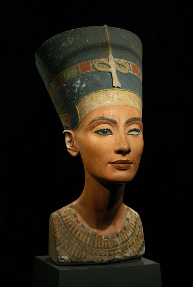 Famous,Bust,Of,Queen,Nefertiti,In,The,Egyptian,Museum,In