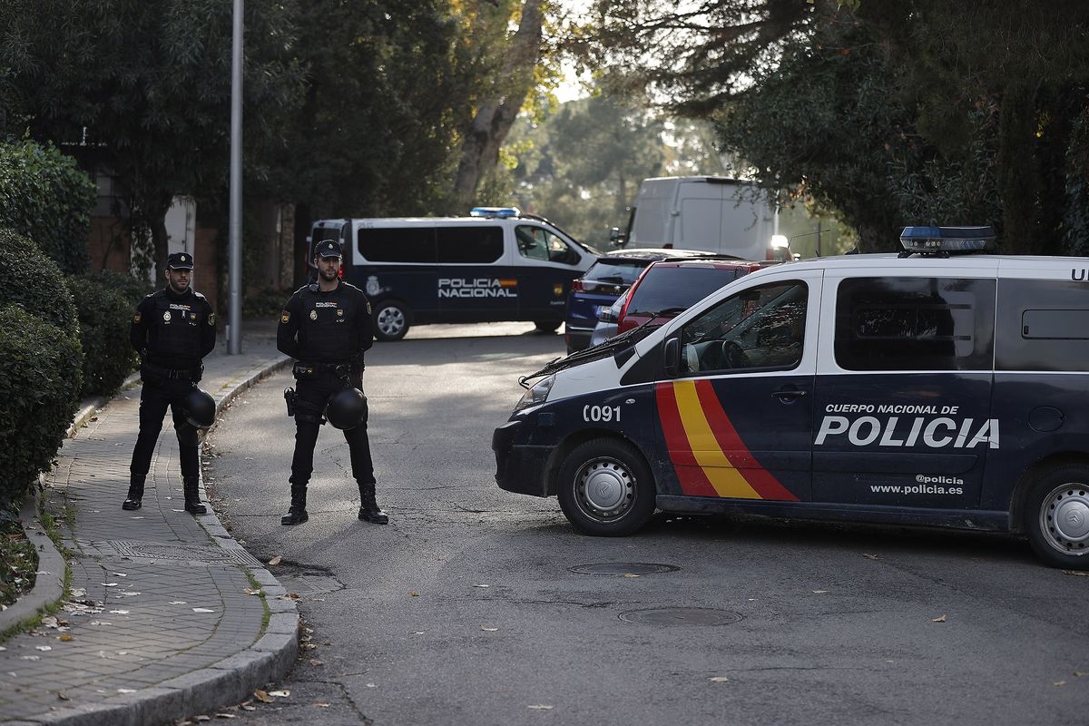 1 hurt in letter bomb blast at Ukrainian Embassy in Madrid