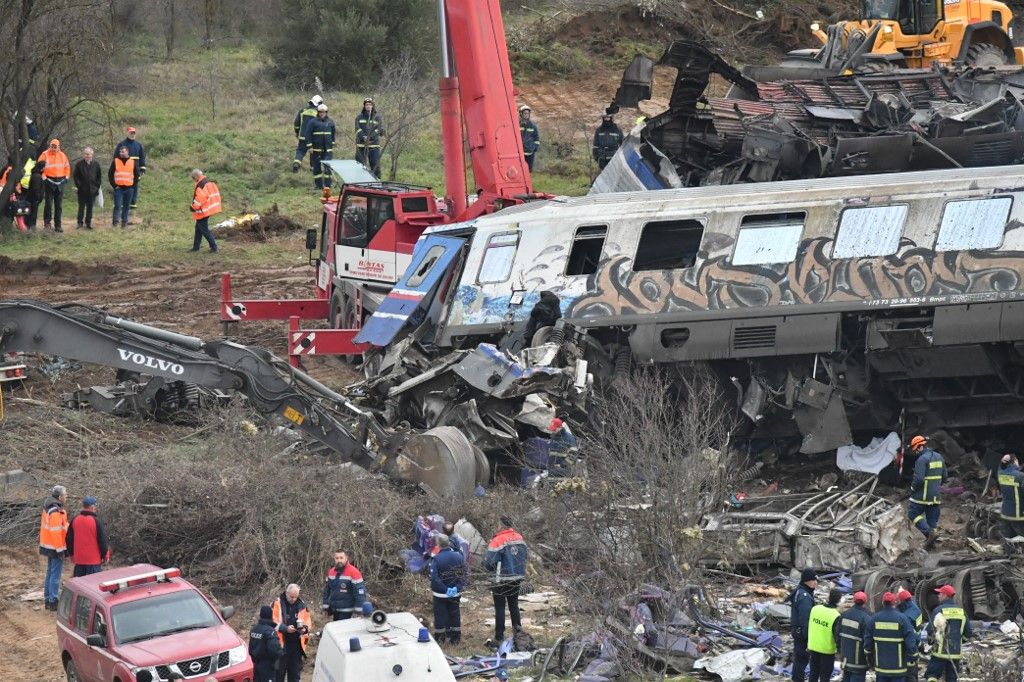 At least 32 dead in northern Greece train collision