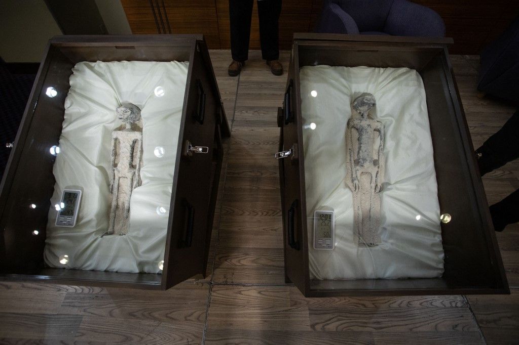 âNon-humanâ? alien corpses are displayed to the media in Mexico City