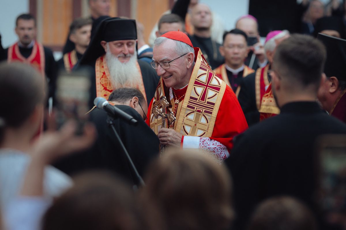 Cardinal Pietro Parolin visits newly opened integration centre for Ukrainian refugees in Slovakia