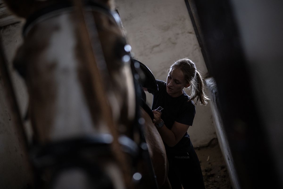 Ukrainian soldiers cope with war-related effects with equine therapy in Kharkiv
