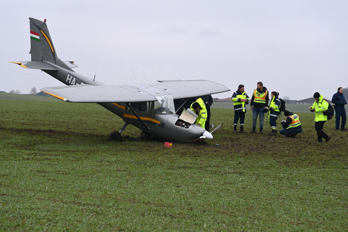 Kényszerleszállást hajtott végre egy kisrepülő Budapesten