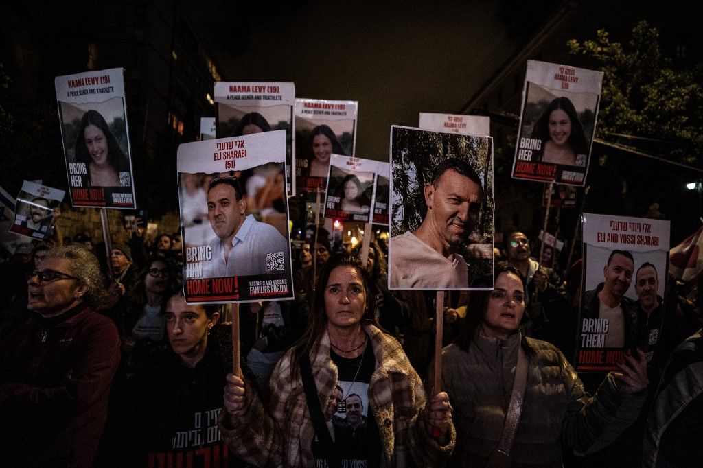 Families of Israeli prisoners demonstrate to pressure the government on prisoner swap