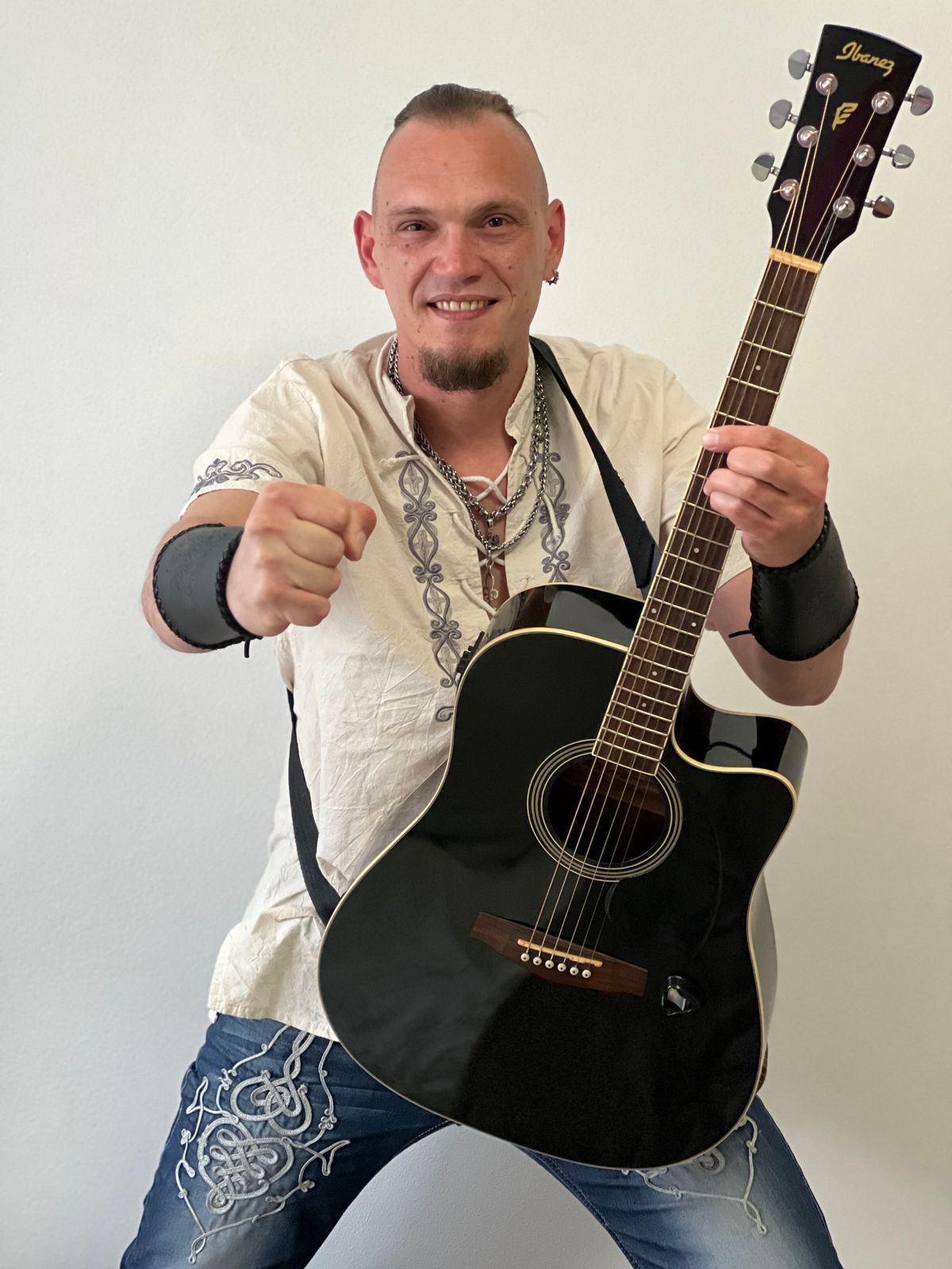 Fábián Zoltán énekes, gitáros