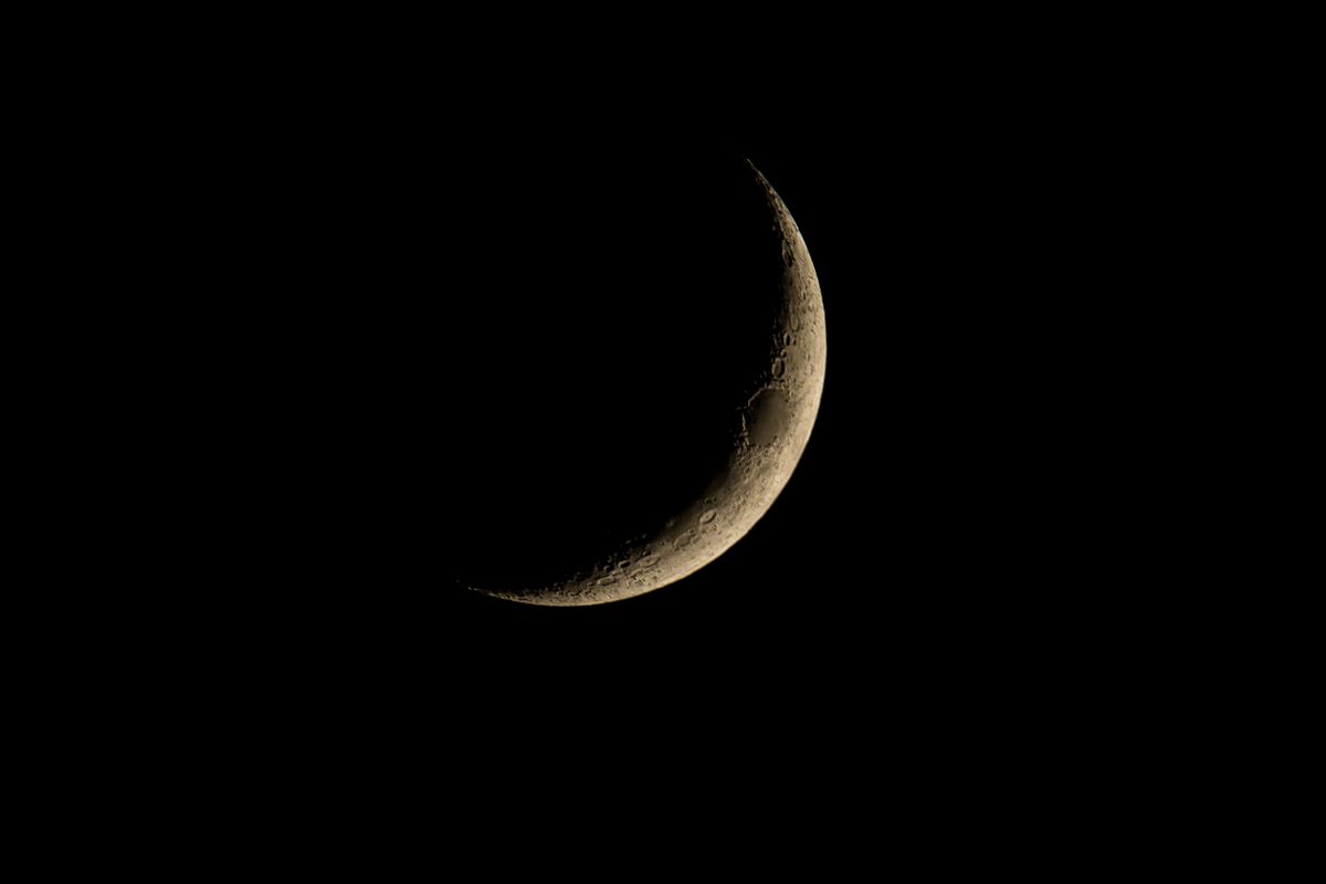 Night,Crescent,Moon,Over,New,Mexico