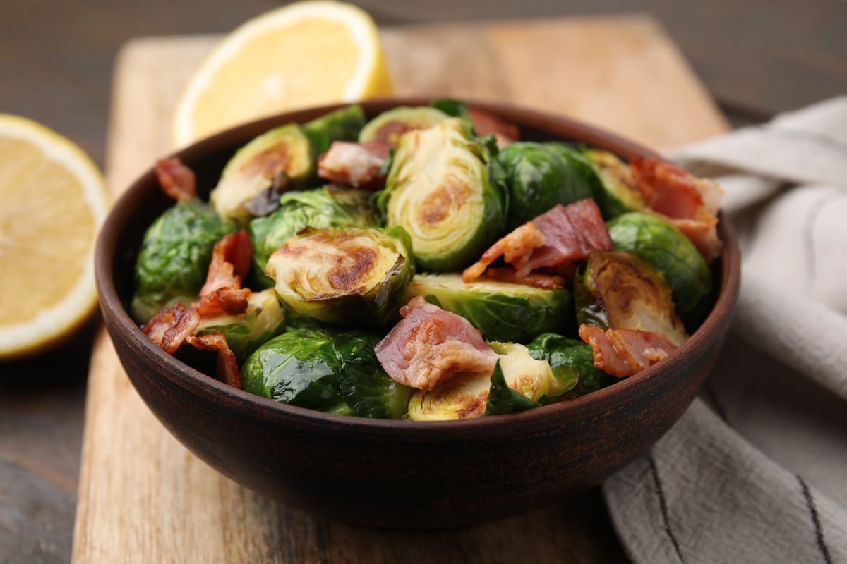 Delicious,Roasted,Brussels,Sprouts,And,Bacon,In,Bowl,On,Table,