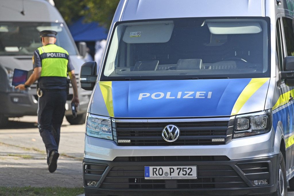 Border control of the Bavarian border police at the NEUE BRUECKE border crossing in Burghausen.