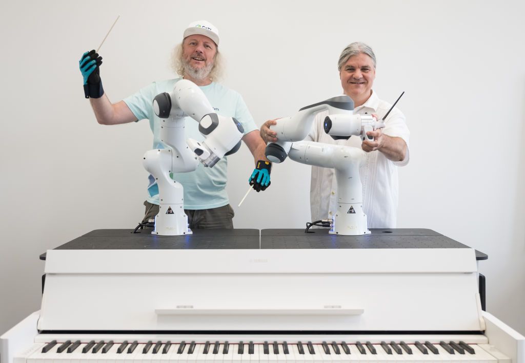 Dresden Symphony Orchestra is conducted by a robot