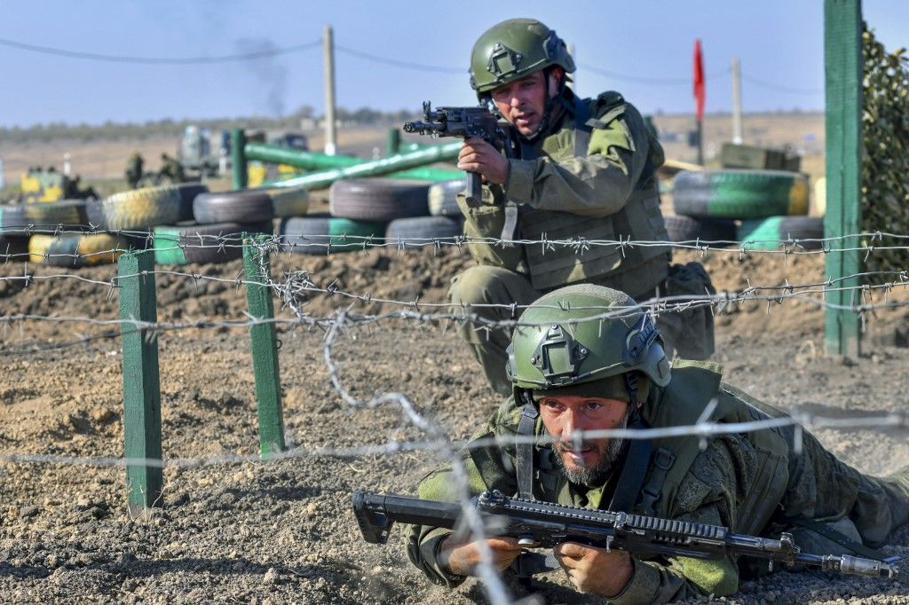 Military training for contract servicemen continues in Russia