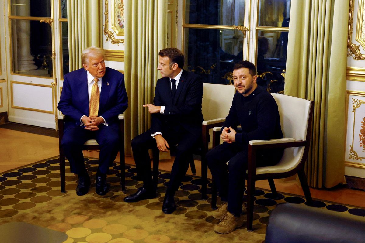 Emmanuel MACRON; Donald TRUMP; 
Volodimir ZELENSZKIJ