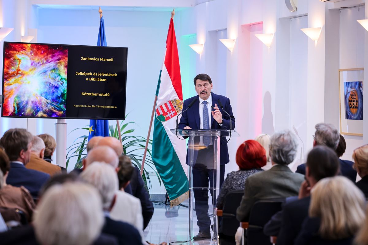 ÁDER János; JANKOVICS Marcell