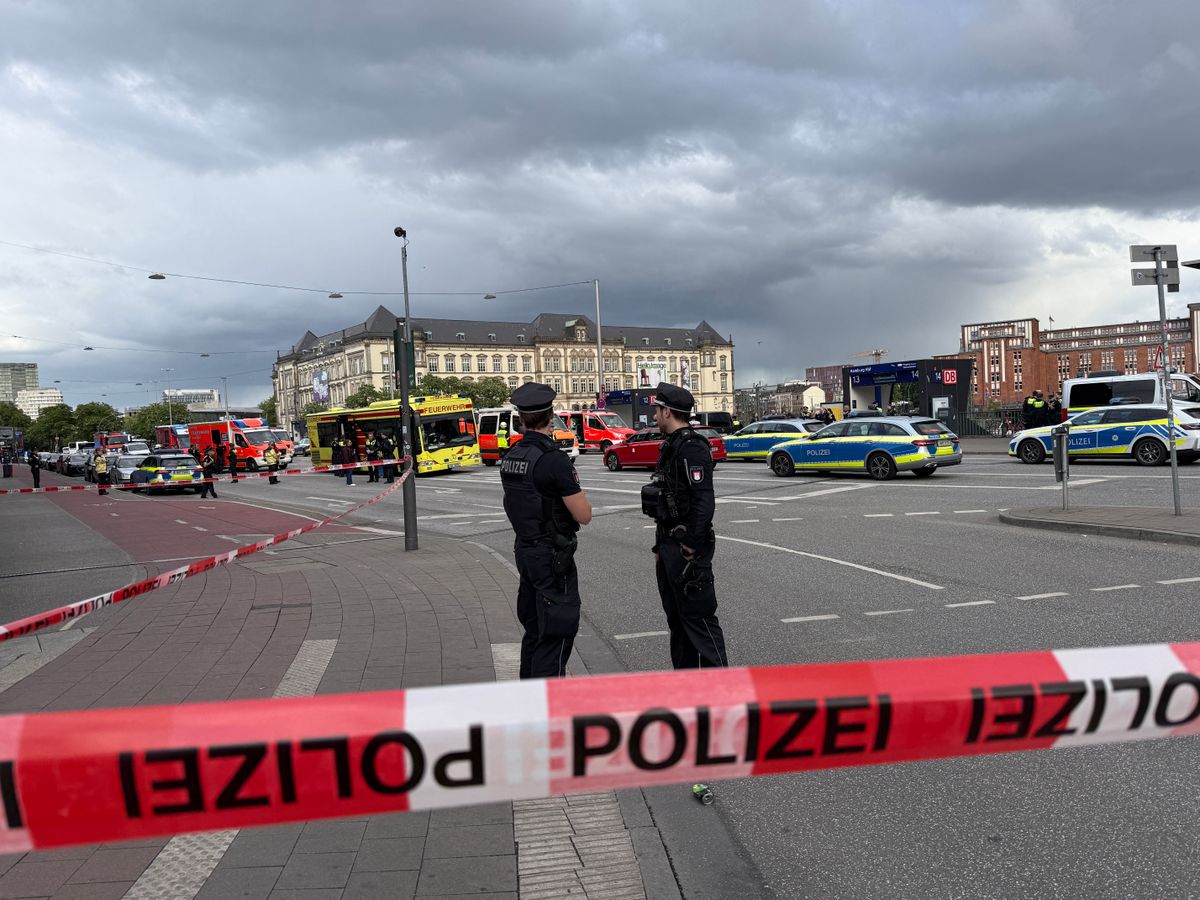 Several injured in knife attack in Hamburg