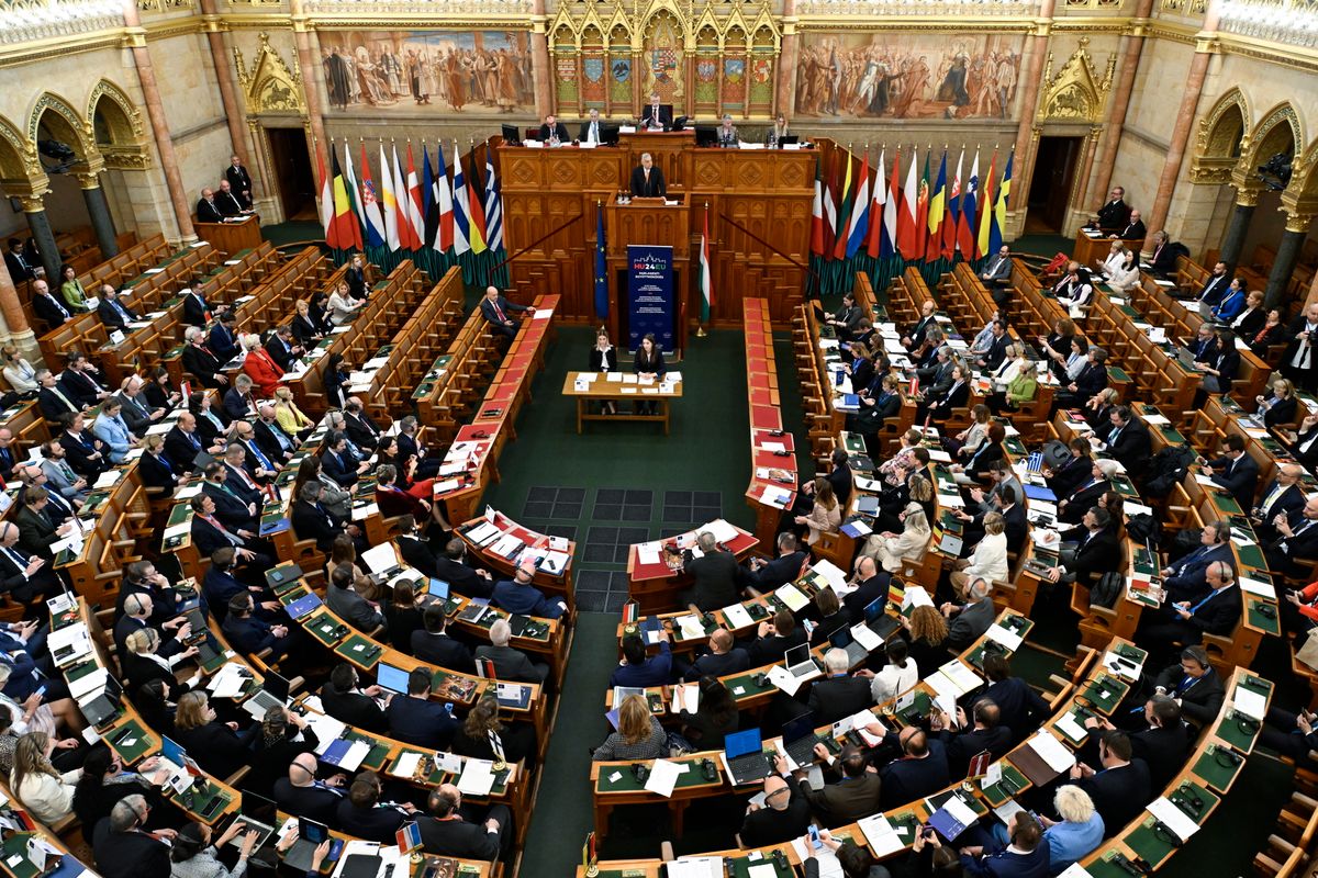 átláthatósági törvényjavaslat, országgyűlés