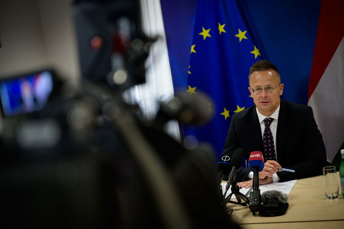 SZIJJÁRTÓ Péter