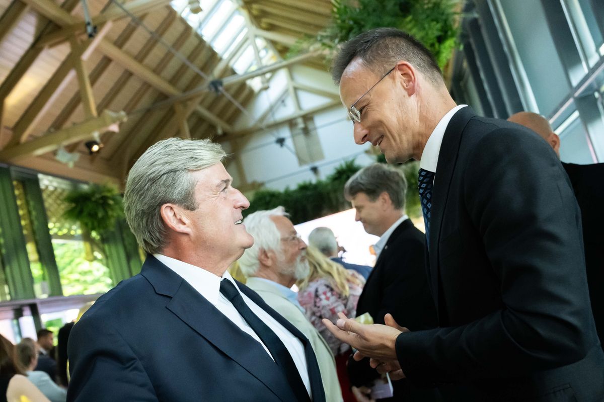 KAPITÁNY István; SZIJJÁRTÓ Péter