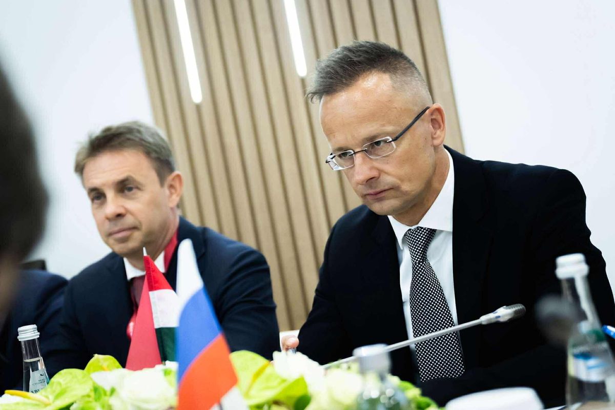 KONKOLY Norbert; SZIJJÁRTÓ Péter