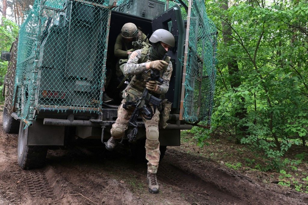 Tactical drills of Khartiia Brigade in Kharkiv region