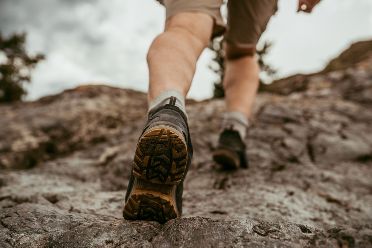 Men's,Foot,Steps,In,Solo,Climb,The,Mountains