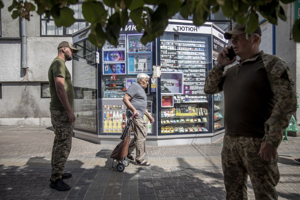Ukrainian Army scouts for men on fighting age in Kharkiv