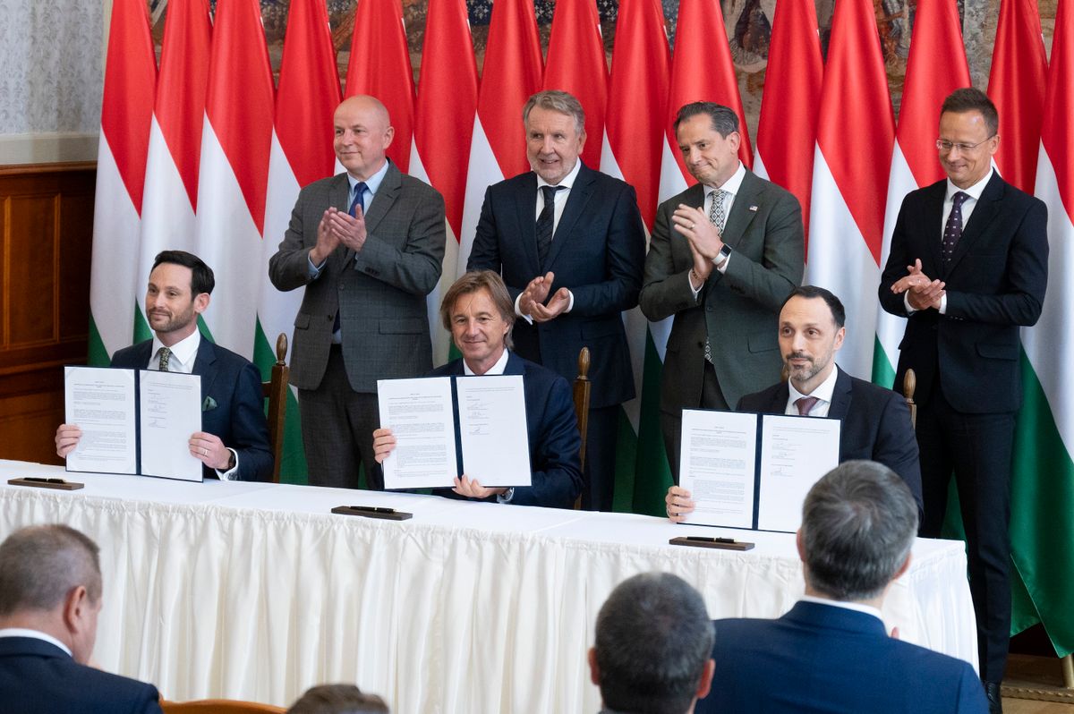 PALLADINO, Robert; SZIJJÁRTÓ Péter; SLADEWSKI, Jacek