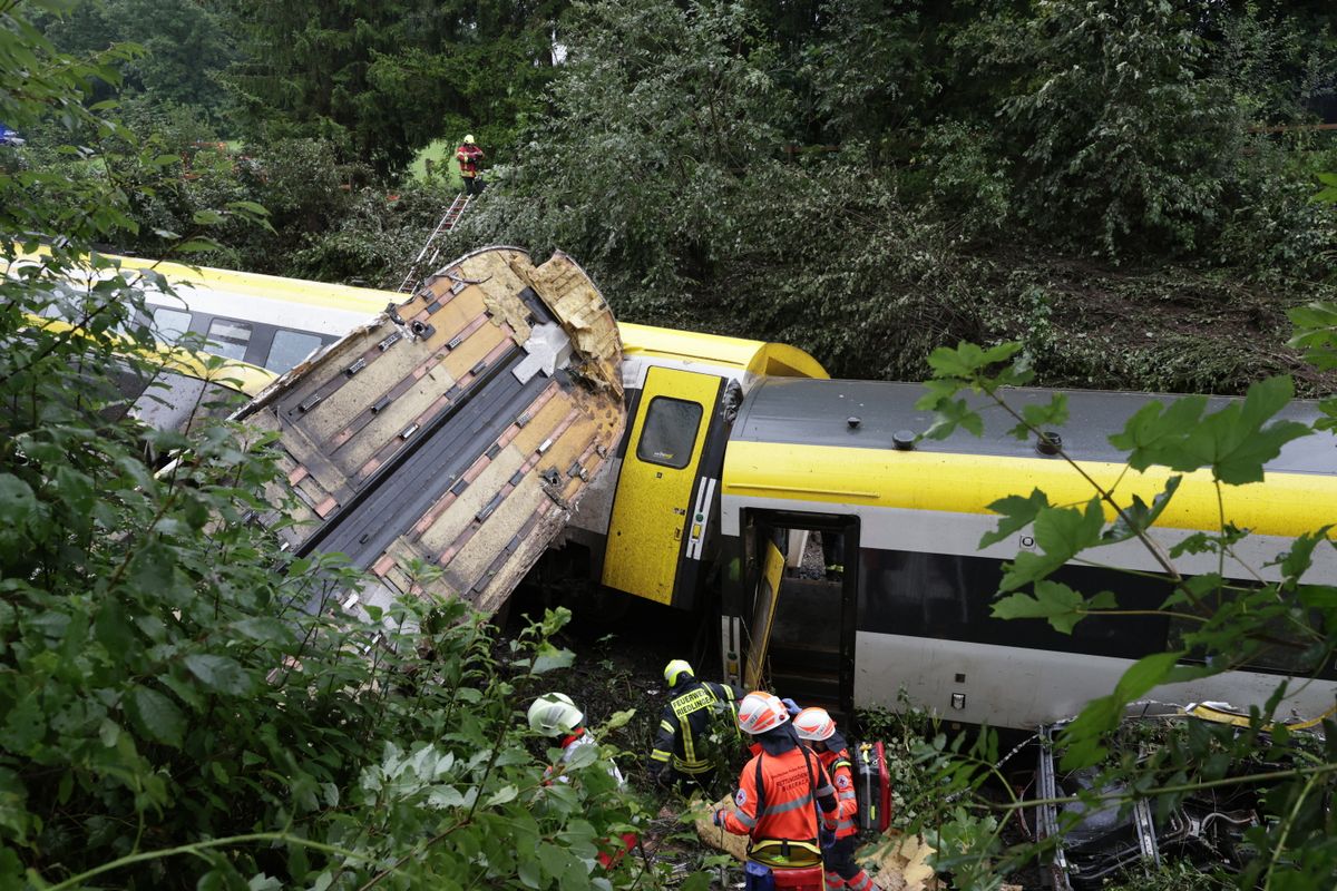 Passenger train derails in Upper Swabia