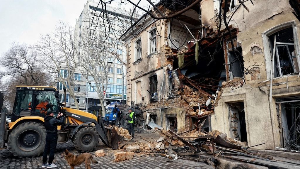 Alig néhány órás autóútra Miskolctól már egy egészen más valóság kezdődik: a brutális háborúé