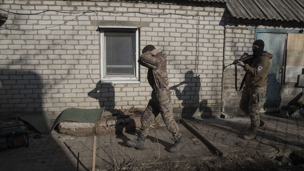 Az ukrán civilek már jobban rettegnek a kényszersorozástól, mint a fronttól